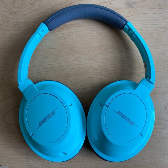 Bose Soundtrue Headphones (Wired) - Picture 2 of 10